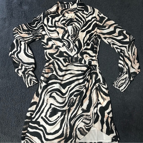 Anthropologie Black White Zebra Print Mini Dress Faux Wrap Balloon Sleeve - Picture 4 of 8